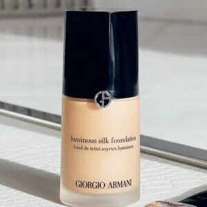 Giorgio Armani Luminous Silk Foundation #4